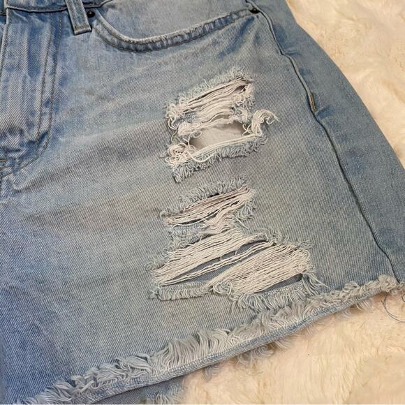 YMI Women's Distressed High Rise Y2K Jean Shorts Size 9/29 Light Wash Denim - Picture 2 of 9
